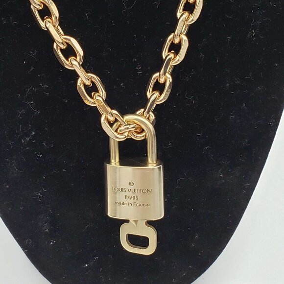 100% Auth Louis Vuitton Lock & Key with Unbranded Gold Plated Chain Necklace - Picture 4 of 8